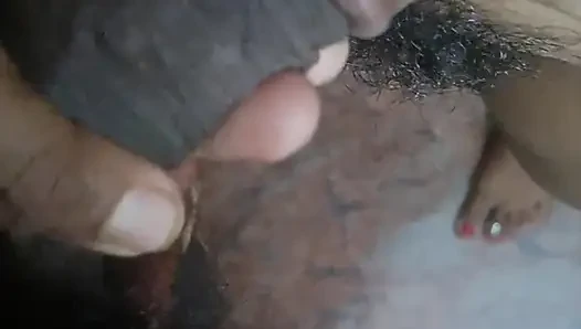 Koca evli kadın büyük yarakla küçük amcığını yalıyor