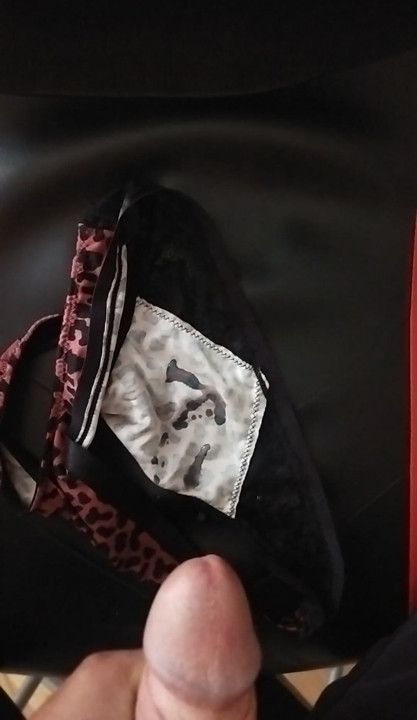 I cum on my girlfriend's thong