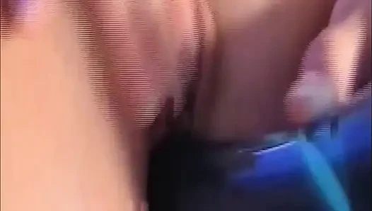 Cewek amatir rambut pirang nyepong kontol pakai dildo warna biru sebelum lanjut ngentot kontolnya