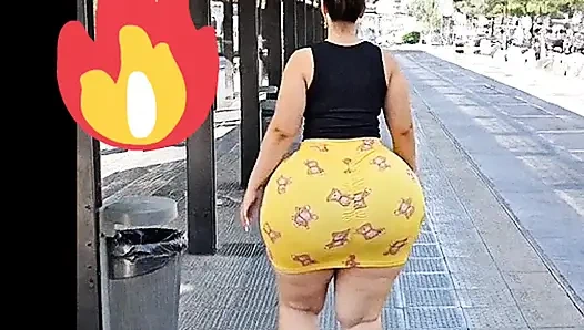Big ass waiting for the bus in Argentina