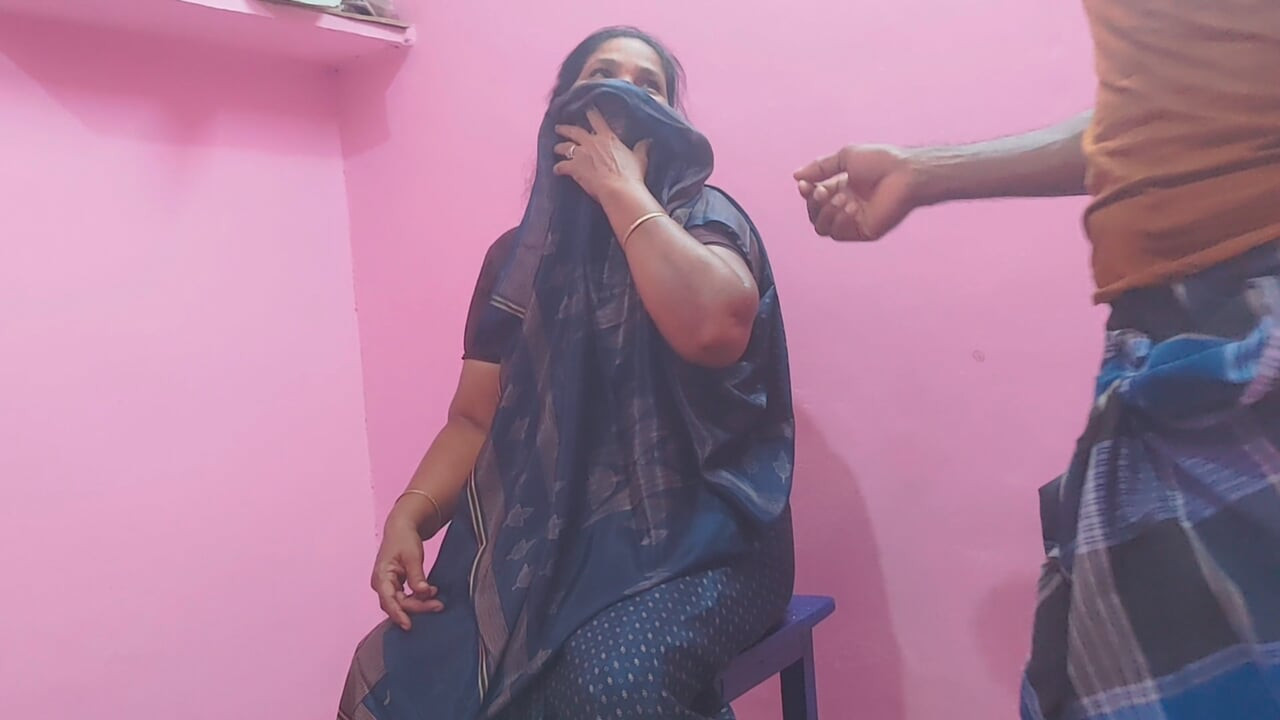A beautiful Tamil aunty has a hot sex with a young man