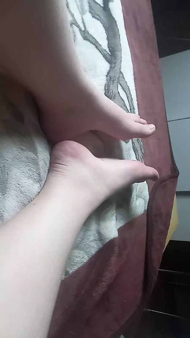 happy to show off my feet and toes
