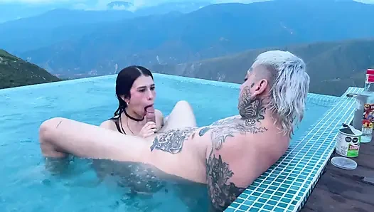 Tinder Date Ends in Outdoor Sex with Chicamocha Cannon in the Background