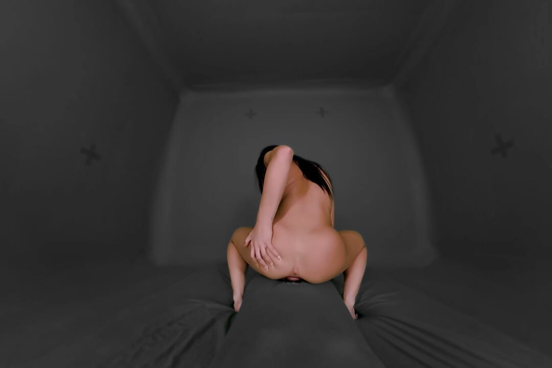 PassthroughVR vivienne vo är specialist på saker som kommer att lämna dig på kanten av orgasm och redo att knulla