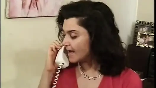 Bu ateşli biseksüel üçlü grup seks seansında herkes herkesi sikiyor