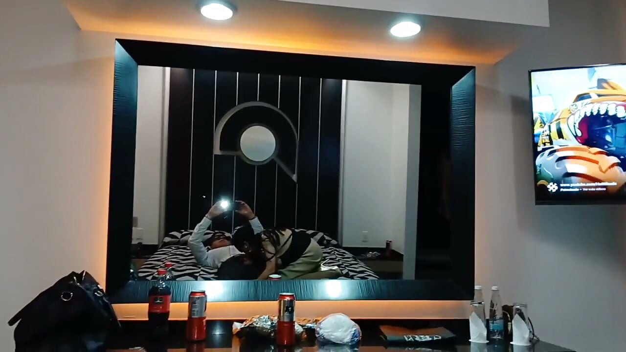 我的婊子给我口交
