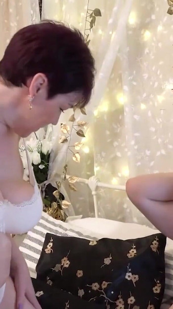 "İngiliz olgun layla bird Chris Kobalt'tan büyük yarak emiyor" dan unutulmaz an