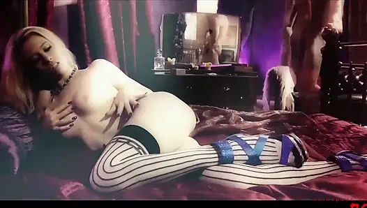 Michelle Moist Und Scarlett March Genießen Rohen Sex Mit Schönheiten