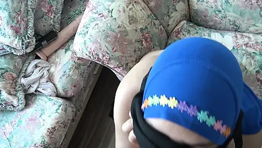 Возбужденная турецкая мачеха позволяет пасыну кончить на ее хиджабе