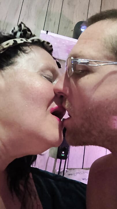 Το παιχνίδι Tounge πήρε καυτό φιλί με όλα τα tounge που πήραν