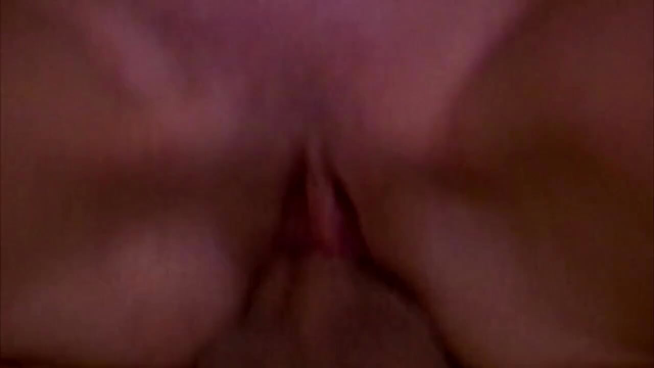 Mamă sexy brunetă matură țâțoasă o ia adânc