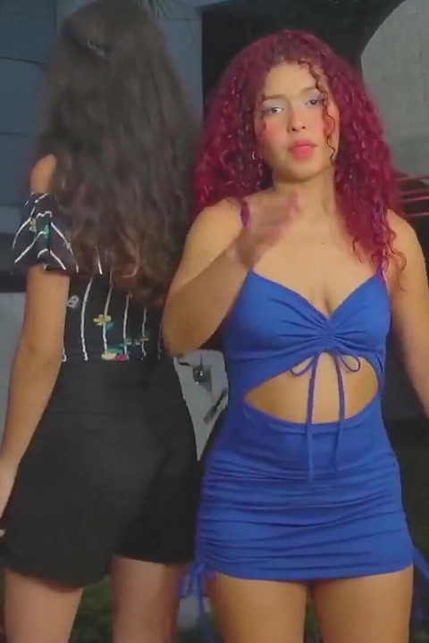 نوقف السيارة لتمارس الجنس معي بديلدو GGmansion