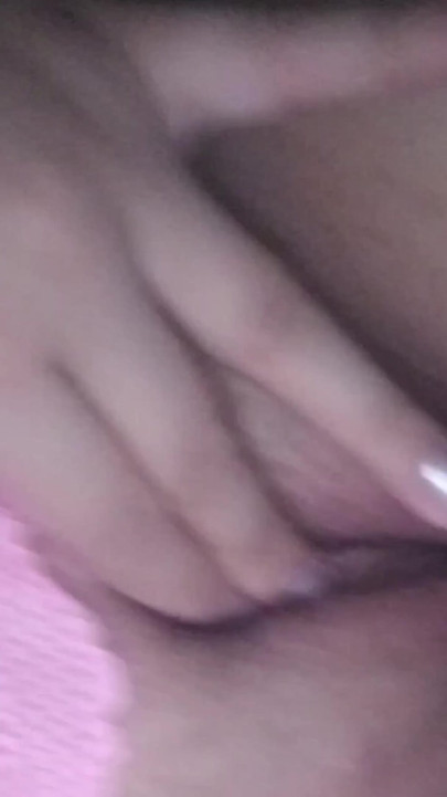 Videoopkald med god pige på discord bliver til esex med lille brystkvinde, der bruger sin dildo og stønner, mens jeg kommer | Klip 1