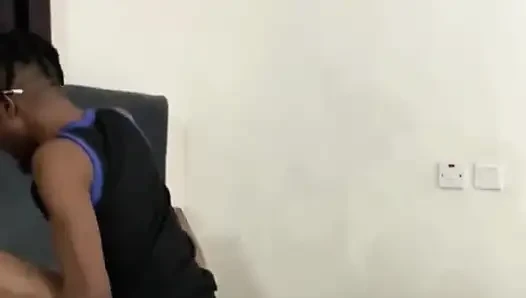 Afrikalı siyah kazançla yarak savaşı