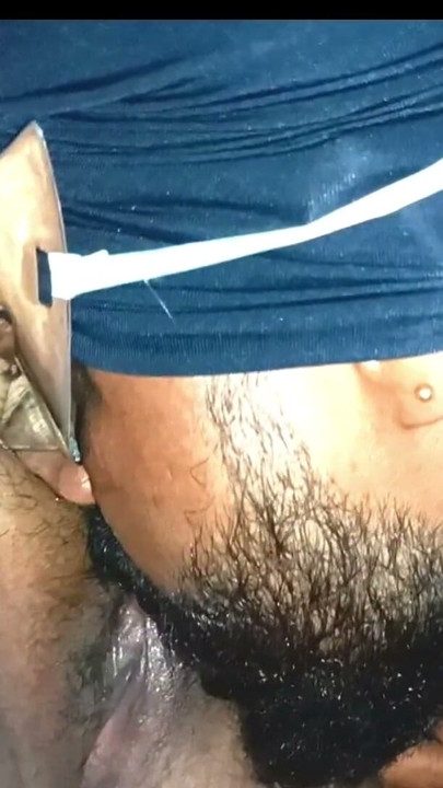 Mallu wife seethal's pussy eaten by delivery boy and she squirts to his face | Clip 1