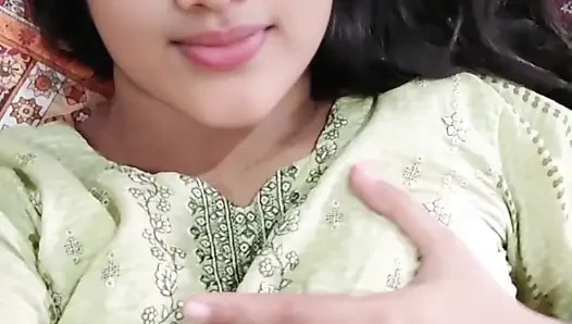 Gadis desa desi menyetubuhi memek terangsang dengan meraba dan menunjukkan payudara dan bermain dengan video meraba