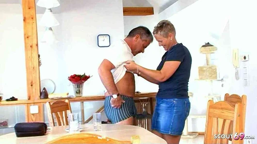 Réel couple mature allemand avec son mari à petite bite - baise vintage