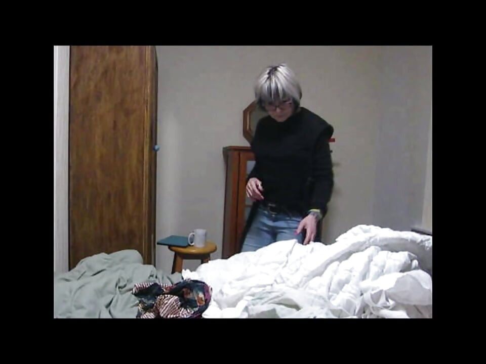 Horny Old Housemaid Prefers to Fuck the Painter Rather Than Do the Laundry