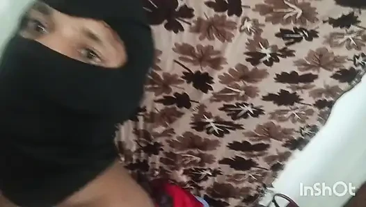 Cowok pengantar tabung gas bersenang-senang
