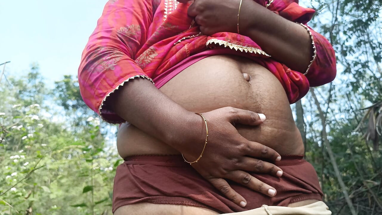 College student outdoor hot romance