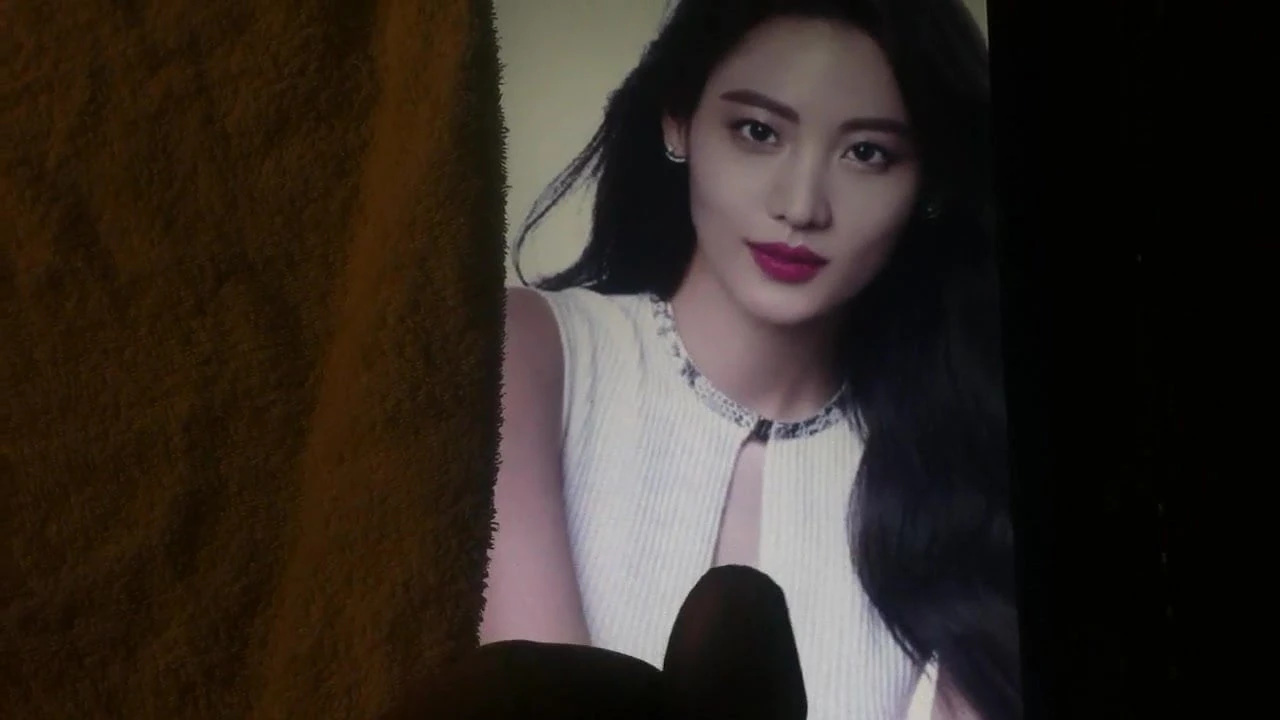 Claudia Kim se corre en homenaje 01