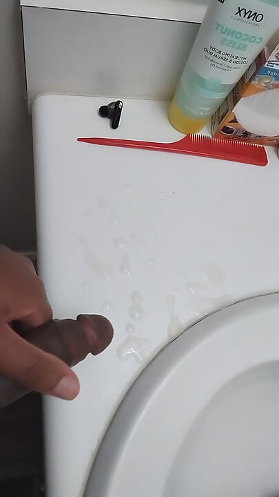 Karvainen musta karhu cums U:lle