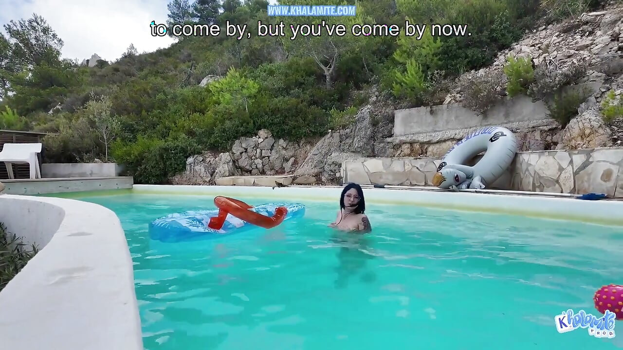 Aku ngentot pria ini dari kolam renang di marseille - ngintip cewek perancis ngentot habis-habisan - pov