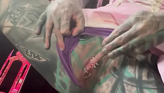 Gothic Ink queen zerstört anALloch mit massivem strap-on