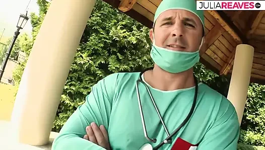 Sarışın kız doktorla anal seks yapıyor