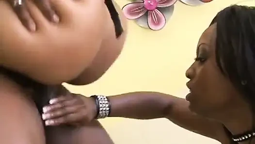 Azgın hatun ateşli bir üçlü grup sekste büyük bir direk tarafından sert sikilmeyi seviyor