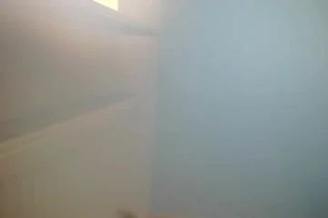 穿着紧身女孩 - 牛仔裤的模特