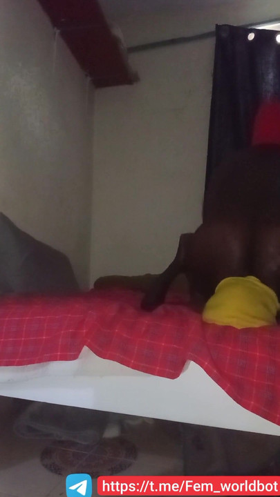 大きなお尻の女主人が跳ね回す |クリップ1