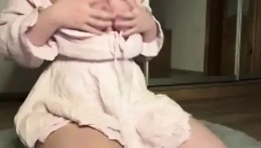 Konten bbw jucielussie sepatu hak tinggi merah