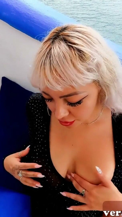 Mexicansk blond Latina bliver samlet op af tysk turist til sexdate - POV | Klip 1