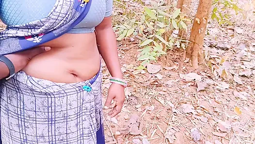 Seks luar ruangan India. Desi bhabi secret ngentot suami di hutan. Telugu Dirty Talks.