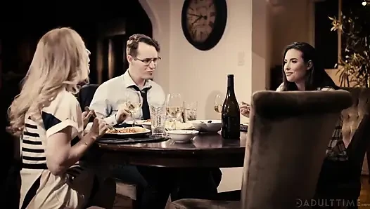 Время для взрослых - он ходит горячая бабуля учительница Nina Hartley домой и она трахает его, пока его жена ждет