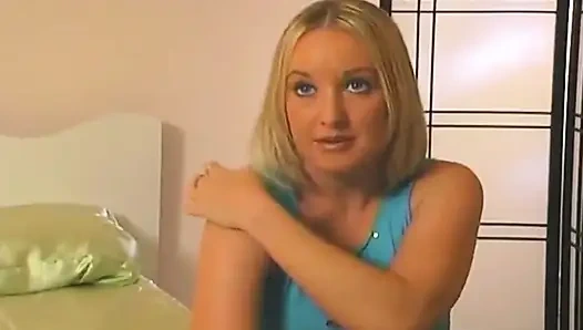 Blondes schätzchen, muschi geleckt und tief gefingert bis zum tropfen