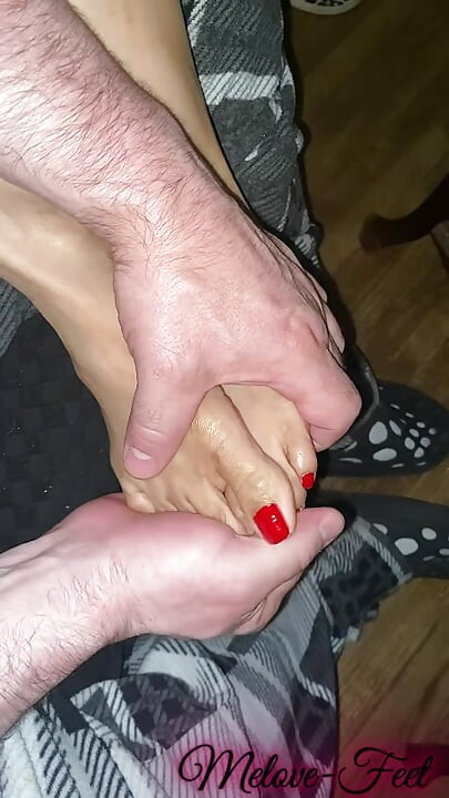 Naelor Giving Melove a Nice Foot Massage