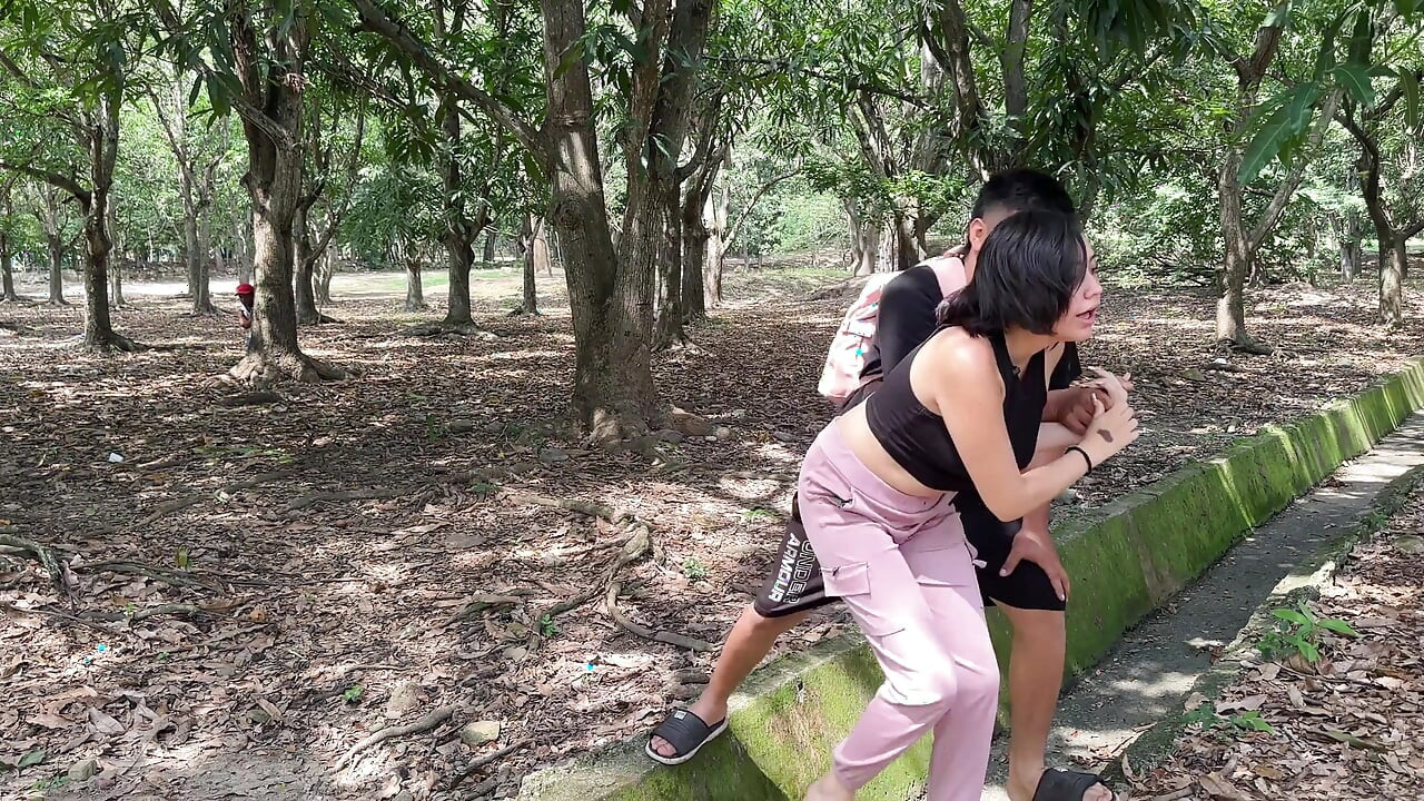 Jęki w lesie: Widziałem parę na świeżym powietrzu i masturbowałem się podczas nagrywania