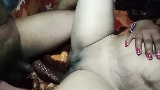 Desi indische sex-ehefrau desi romantik voll gaad ki foga inder