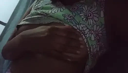 Sri-lankisches mädchen musterbation im badezimmer mit Dildo lust mit dicken möpsen und nasser muschi