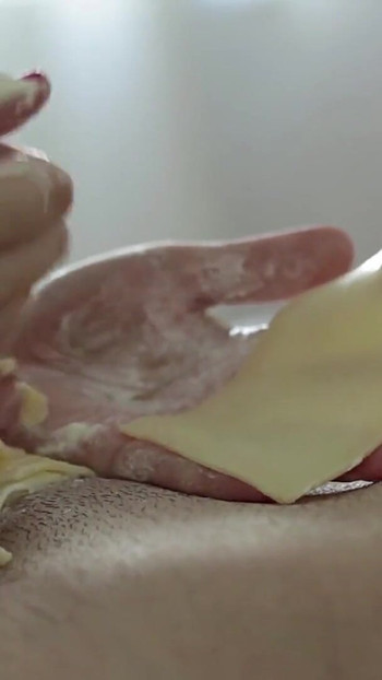Silný okamžik z "Cheese Lover si hraje s ptákem"