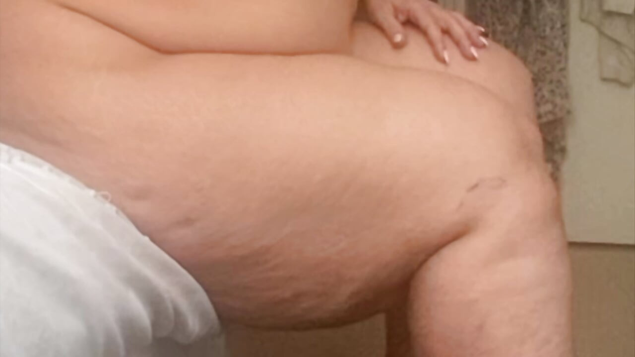Grandota caliente sexy mamada interracial con aceite de masaje Leche de bbc en mi cara Madura interracial