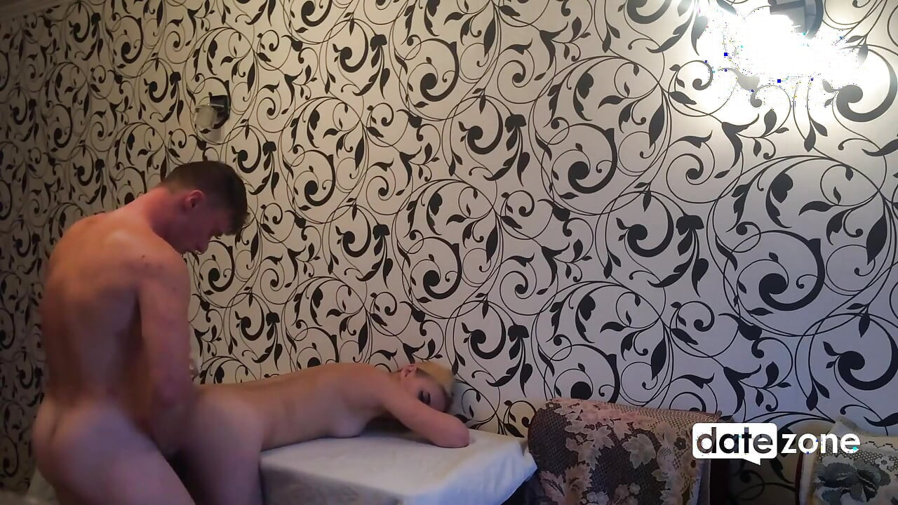 Soție infidelă surprinsă pe cameră instalată de soțul neîncrezător