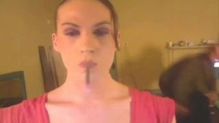 Sexy bossy bitch hút thuốc