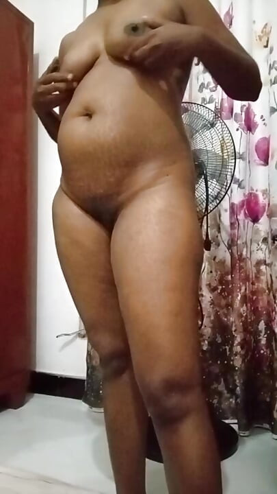 Sri-lankisches mädchen zieht sich aus