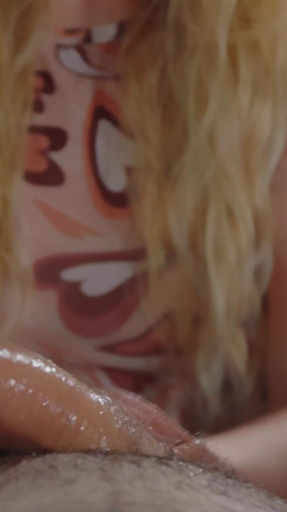 Detailní honění a výstřik - Dojení ptáka mého přítele | Klip 1