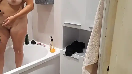 Looking for My Teen Step Sister and Jerking off