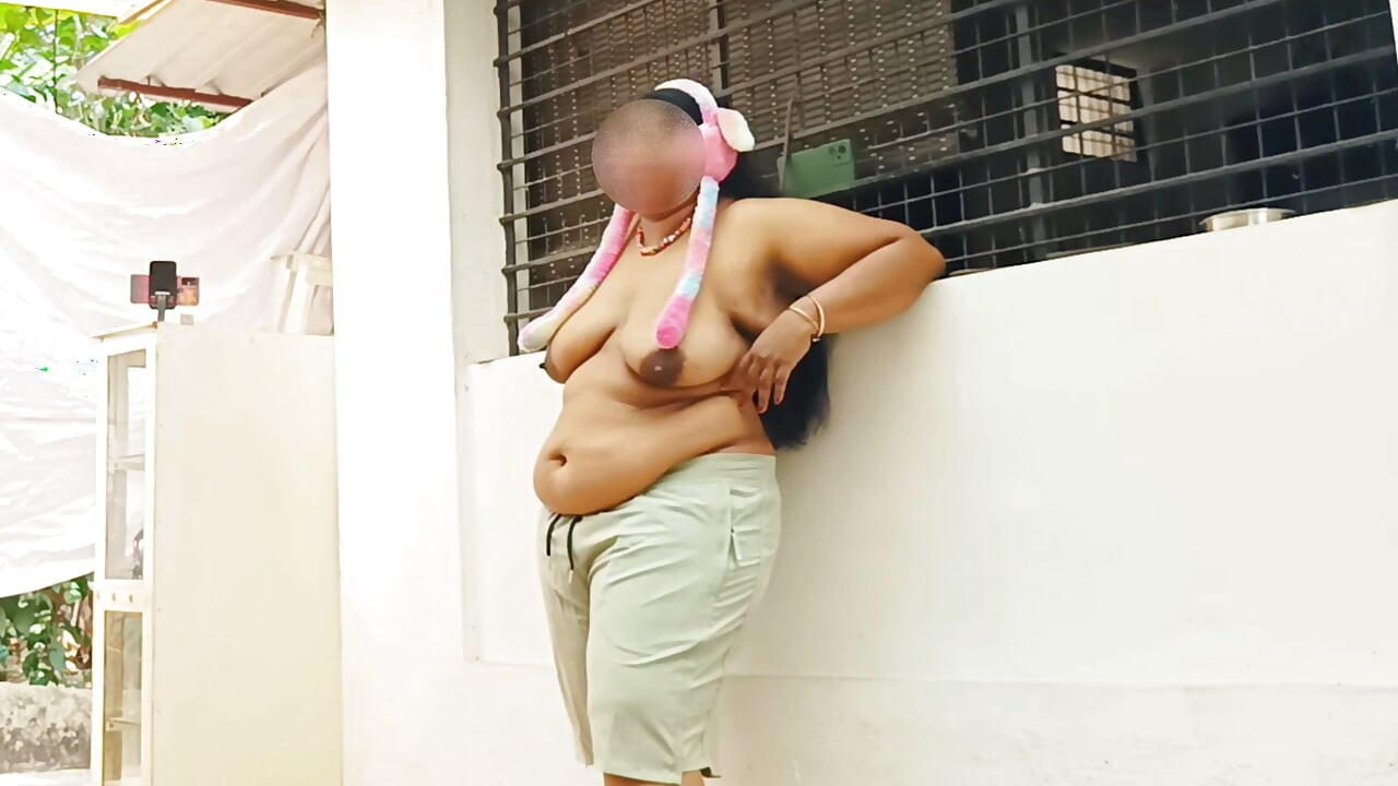 Sexy and chubby indian girl show her sexy ass and boobs