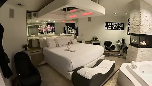 Tatil büyük götlü üvey annesini anal fahişeye dönüştürüyor